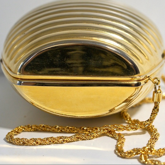 Vintage Saks Fifth Avenue Gold Metal Clamshell Minaudière Clutch Shoulder Purse - Picture 3 of 5